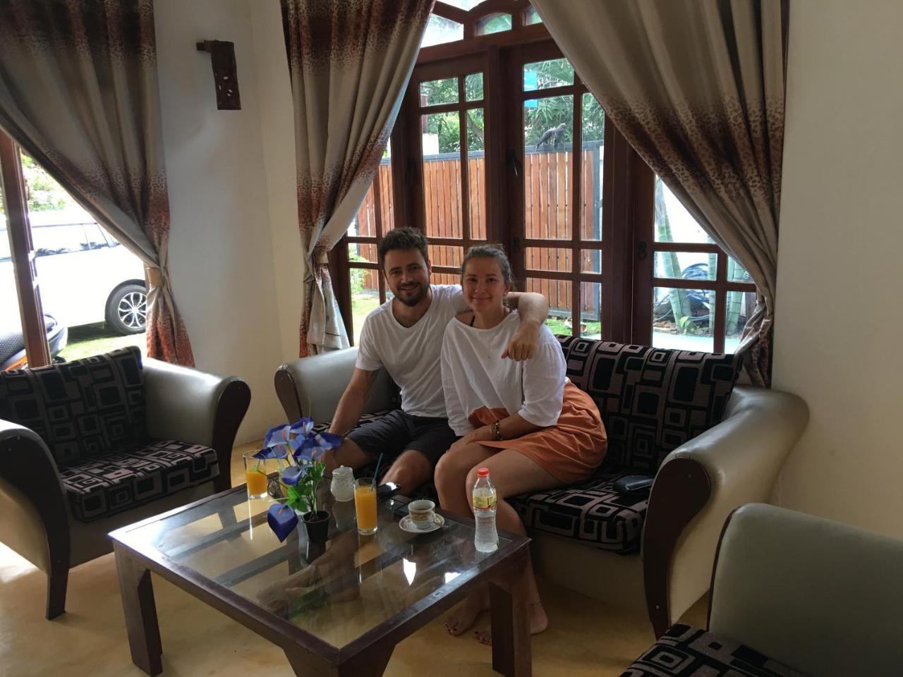 Like Mike Tourist Guest House & Restaurant Негомбо Екстериор снимка