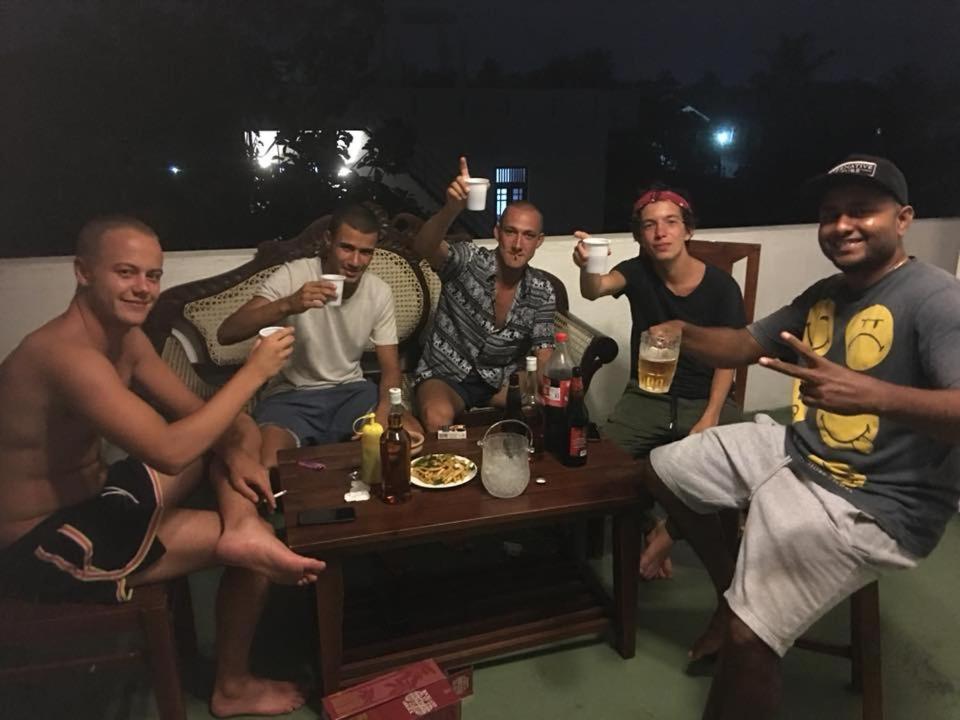Like Mike Tourist Guest House & Restaurant Негомбо Екстериор снимка