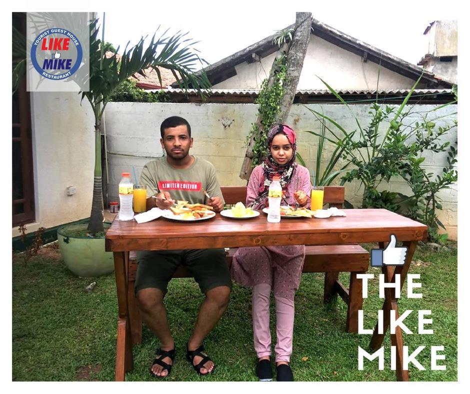 Like Mike Tourist Guest House & Restaurant Негомбо Екстериор снимка