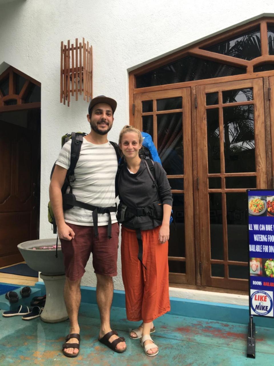 Like Mike Tourist Guest House & Restaurant Негомбо Екстериор снимка