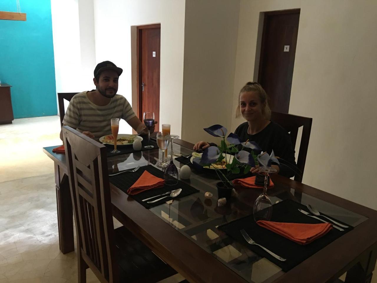 Like Mike Tourist Guest House & Restaurant Негомбо Екстериор снимка