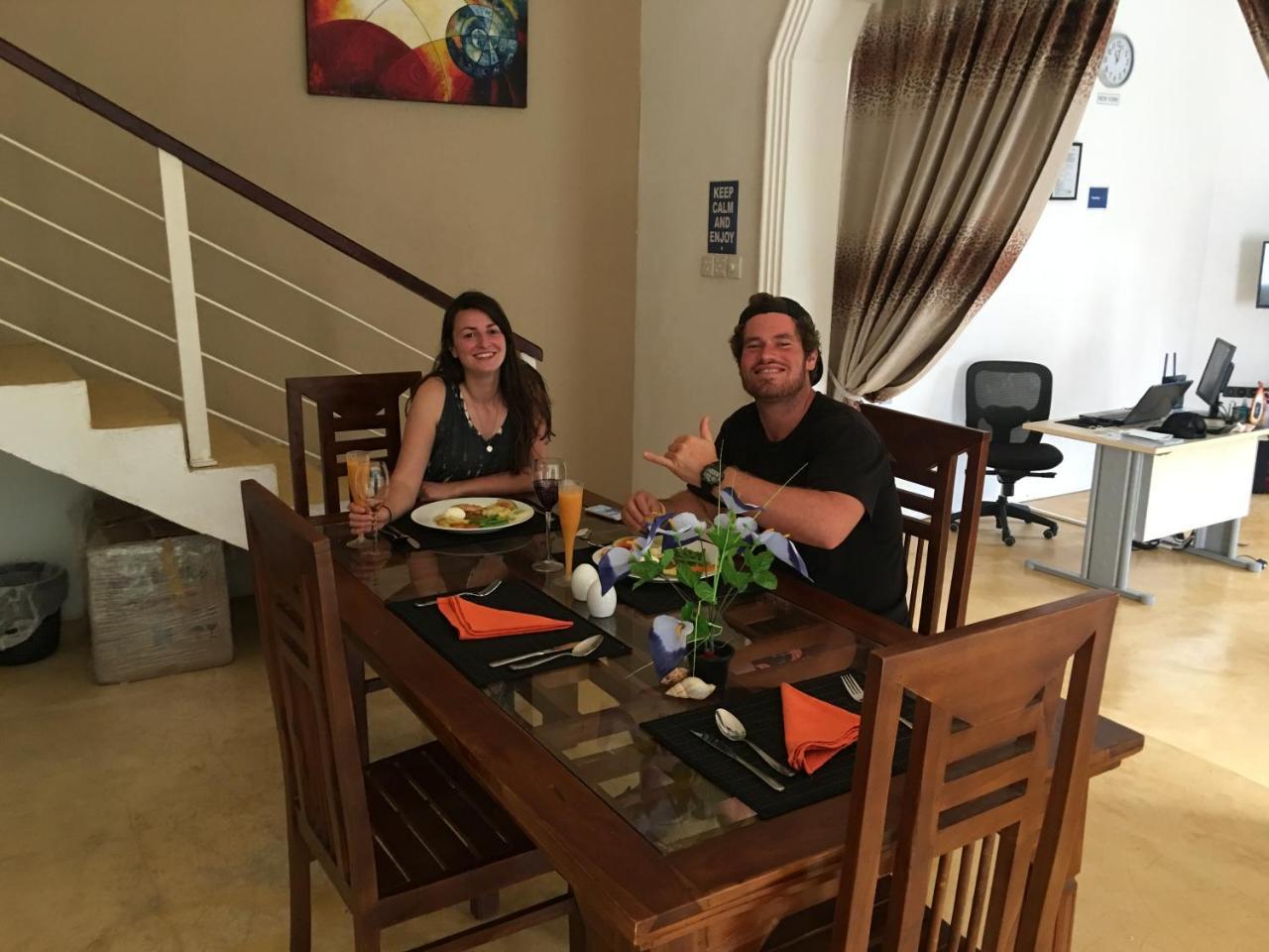 Like Mike Tourist Guest House & Restaurant Негомбо Екстериор снимка