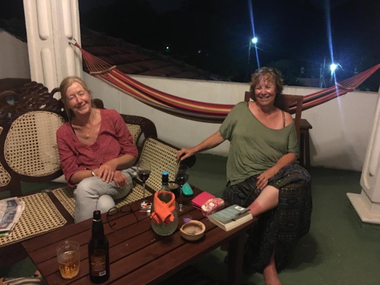 Like Mike Tourist Guest House & Restaurant Негомбо Екстериор снимка