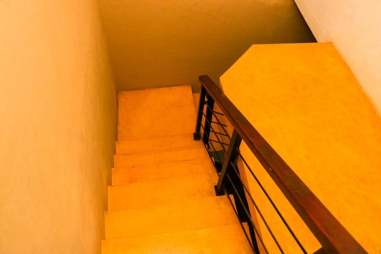 Like Mike Tourist Guest House & Restaurant Негомбо Екстериор снимка