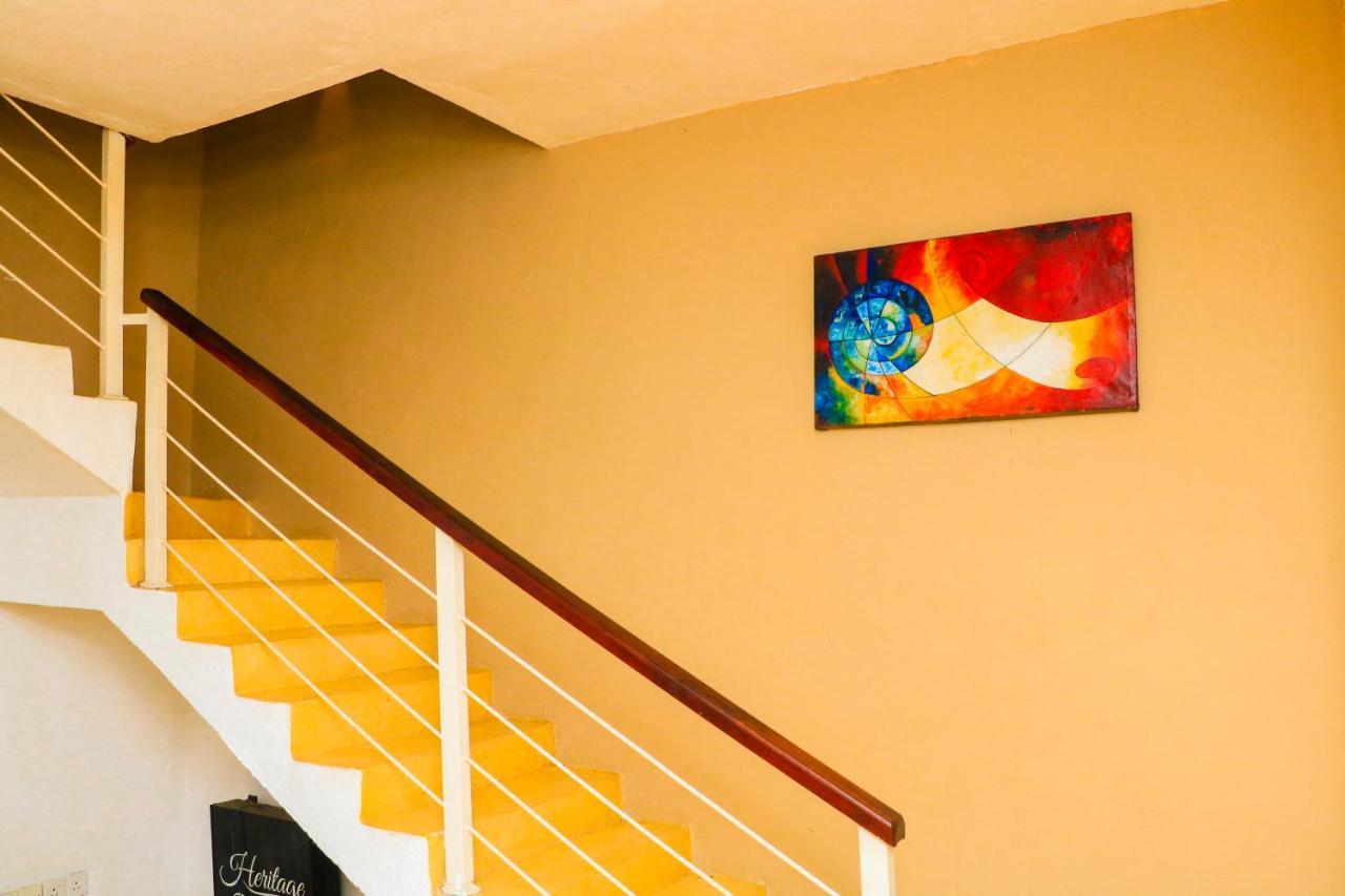 Like Mike Tourist Guest House & Restaurant Негомбо Екстериор снимка