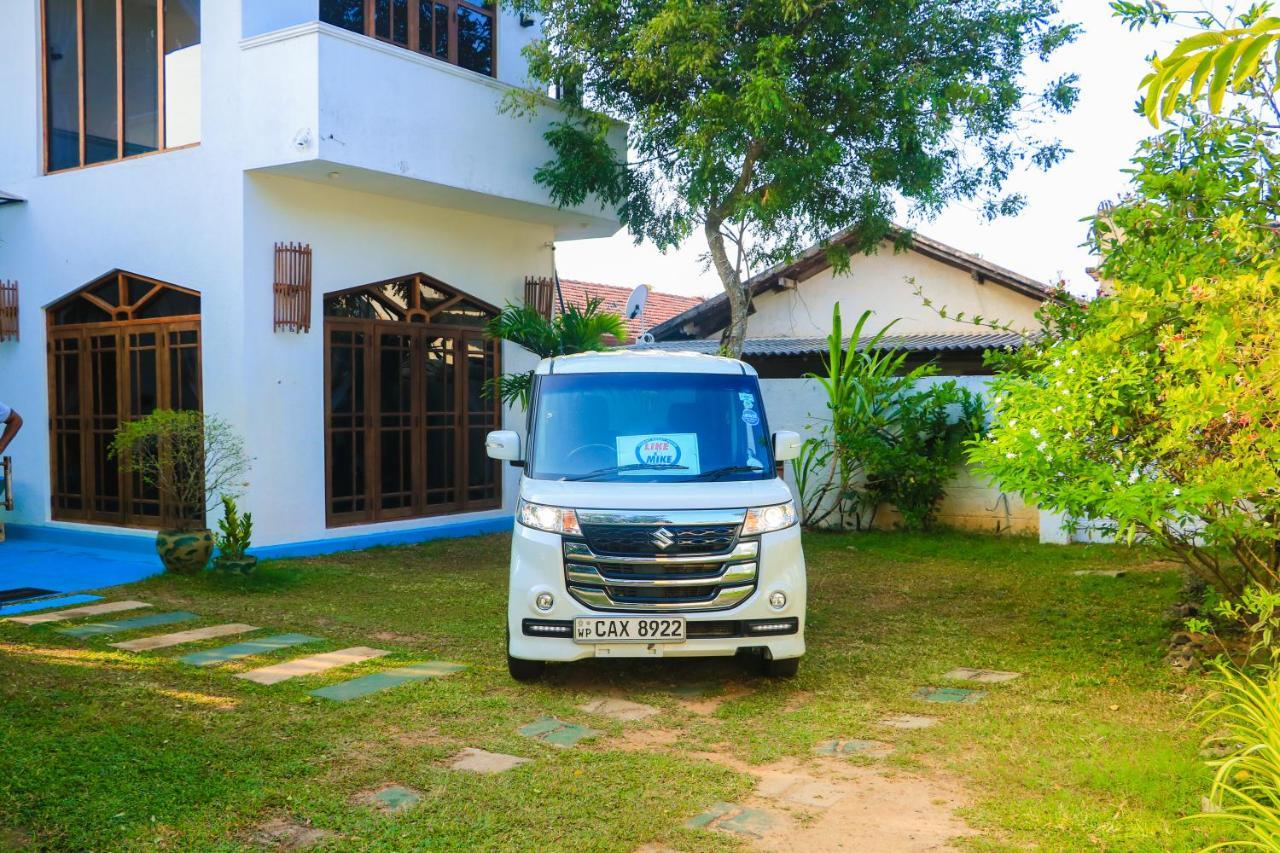 Like Mike Tourist Guest House & Restaurant Негомбо Екстериор снимка